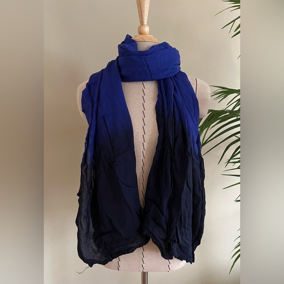 Gorgeous Ombre Blue Lightweight Scarf - Picture 2 of 4